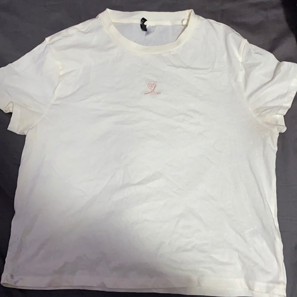 ☆Cute embroidered heart tee - Picture 2 of 3